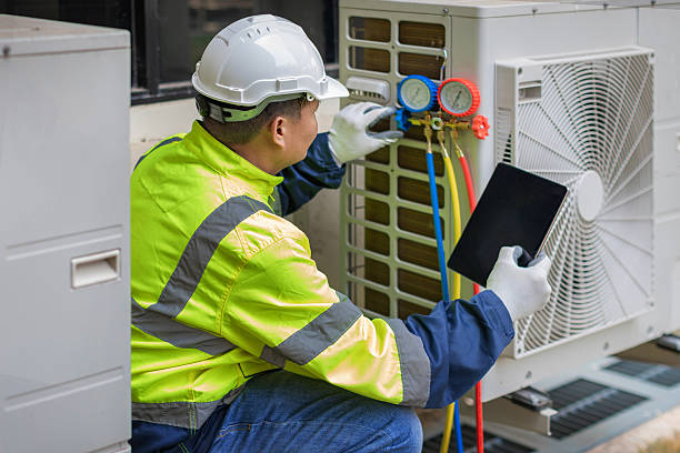 Professional Hvac technician working in Peoria Heights, IL